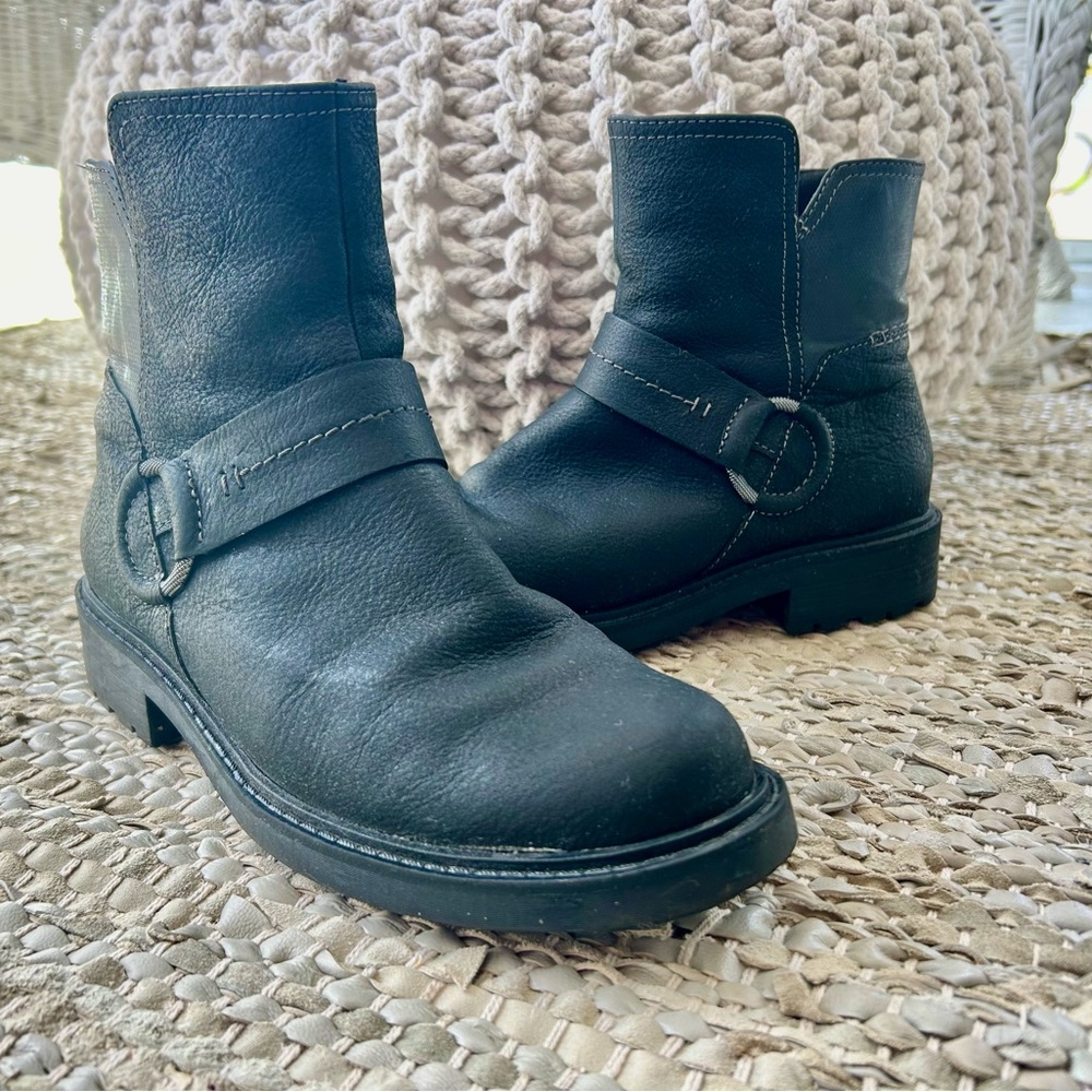 Clark Opal RoseBlack Leather Ankle Boots 6M biker zip